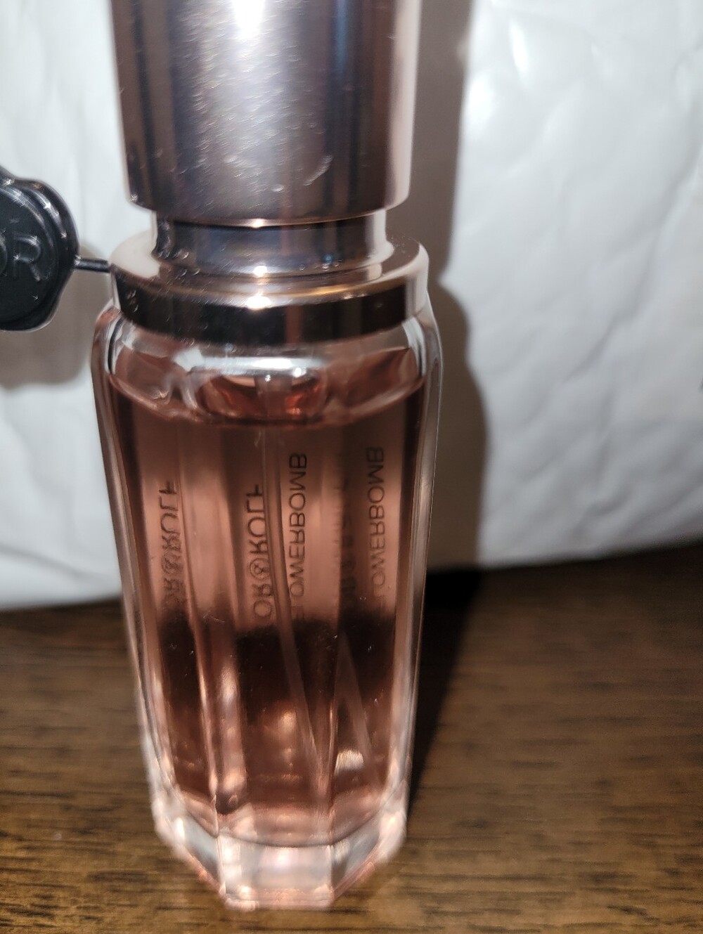 Viktor & Rolf Flowerbomb Perfume. - Picture 3 of 5